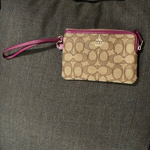 Coach Logo Wristlet With Card Slots - Gold Hardware